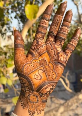 Simple Mehndi Design Front Hand is easy to practice at home