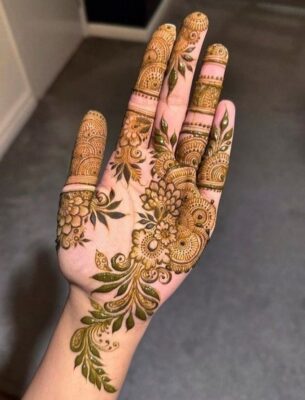 Simple Mehndi Design Front Hand is ideal for small functions