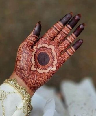 Simple Mehndi Design Front Hand is perfect for college girls