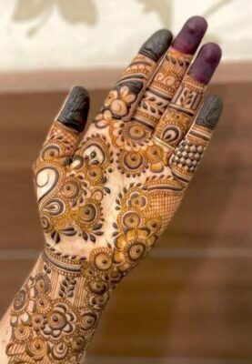Simple Mehndi Design Front Hand is perfect for festive celebrations