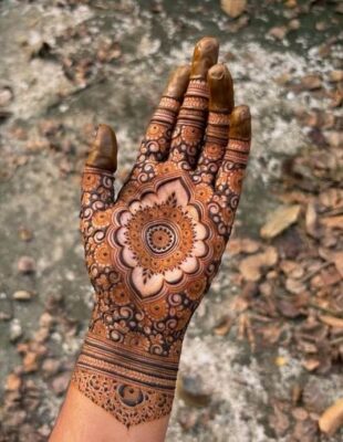 Simple Mehndi Design Front Hand is suitable for daily wear style