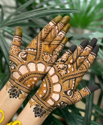 Simple Mehndi Design makes your hands look elegant and beautiful
