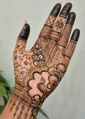 Social media is full of attractive New Mehndi Design Photo collections