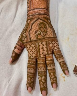 Stylish Back Hand Mehndi Design adds elegance to your hands