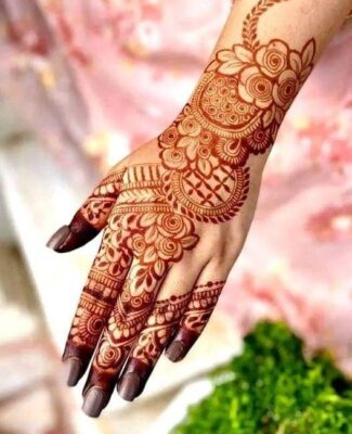 Stylish Back Hand Mehndi Design creates a balanced and neat pattern
