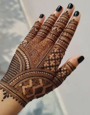 Stylish Back Hand Mehndi Design gives a classy and graceful vibe