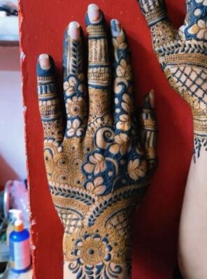 Stylish Back Hand Mehndi Design is easy for beginners to try