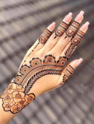 Stylish Back Hand Mehndi Design is easy for beginners to try