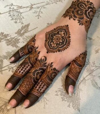 Stylish Back Hand Mehndi Design is loved by mehndi artists