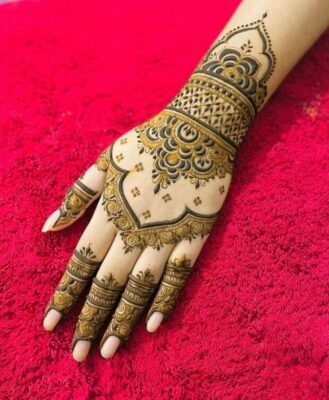 Stylish Back Hand Mehndi Design is loved for its creative style