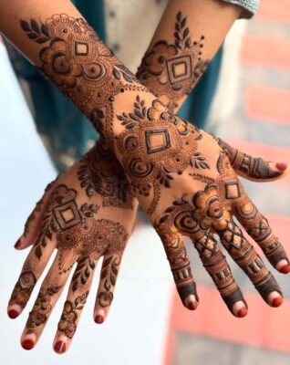 Stylish Back Hand Mehndi Design is loved for its creative touch