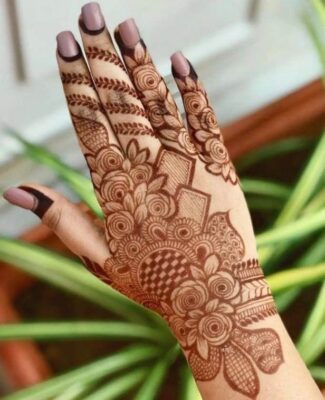 Stylish Back Hand Mehndi Design is simple yet very impressive