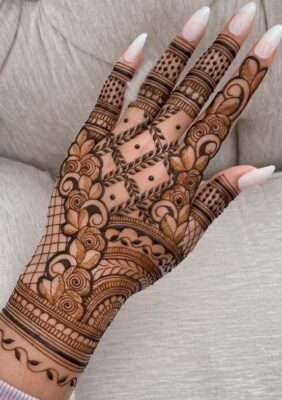 Stylish Back Hand Mehndi Design keeps hands looking stylish and elegant