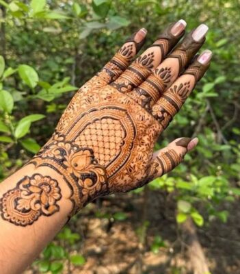 Stylish Back Hand Mehndi Design looks neat and beautiful
