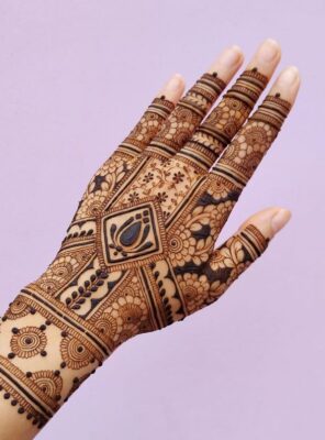Stylish Back Hand Mehndi Design suits all age groups