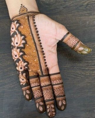 Stylish Simple Mehndi Design can be completed in less time