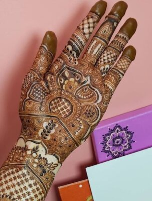 Stylish Simple Mehndi Design enhances the natural beauty of hands
