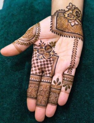 Stylish Simple Mehndi Design gives a modern and elegant look