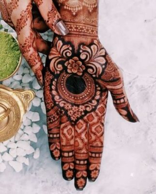 Stylish Simple Mehndi Design is easy for practice sessions