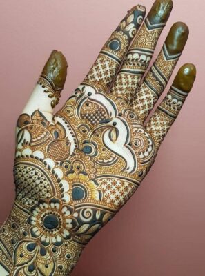 Stylish Simple Mehndi Design is easy to draw and apply