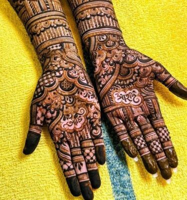 Stylish Simple Mehndi Design is ideal for engagement ceremonies
