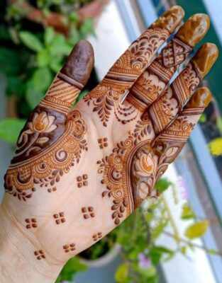 Stylish Simple Mehndi Design is perfect for casual occasions