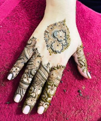 Stylish Simple Mehndi Design is perfect for college girls