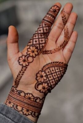 Stylish Simple Mehndi Design matches well with traditional outfits