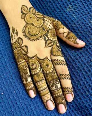 The simplicity of Instagram Modern Back Hand Mehndi Design makes it unique