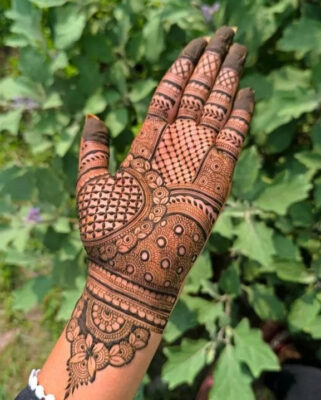 Bridal Aesthetic Mehndi Design creates a royal appearance