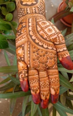 Easy Mehndi Design is the easiest way to learn mehndi art