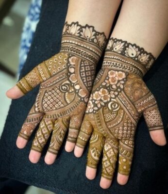 Every girl loves a unique Aesthetic Mehndi Design on her hands