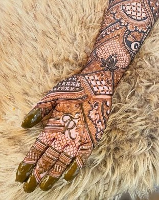 Latest Simple Mehndi Designs are also easy for kids