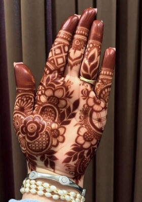 Latest Simple Mehndi Designs are best for festivals and special occasions