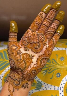 Latest Simple Mehndi Designs give a beautiful look in less time