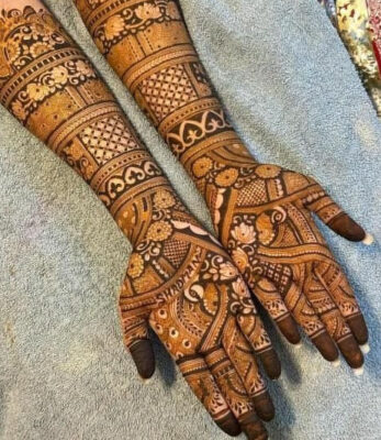 Latest Simple Mehndi Designs give a light and neat appearance