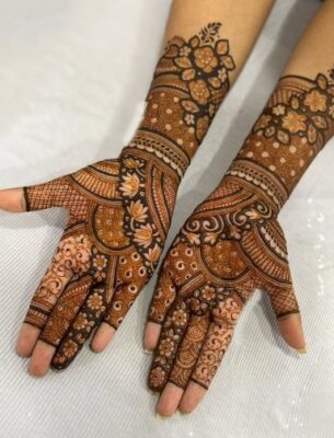 Latest Simple Mehndi Designs look beautiful even in small spaces