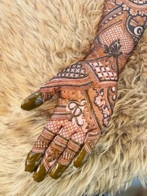 Latest Simple Mehndi Designs look elegant even with simple details