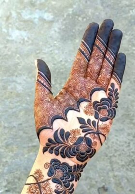 Modern Aesthetic Mehndi Design is simple yet eye-catching