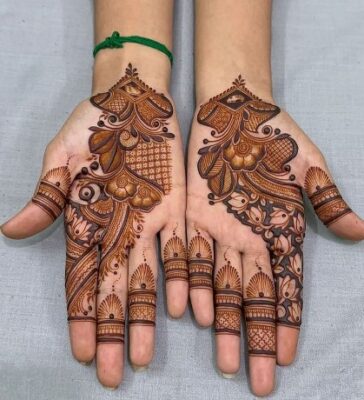 A Simple Mehndi Design can be applied on hands and feet