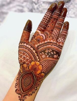 A Simple Mehndi Design can be made in a few minutes