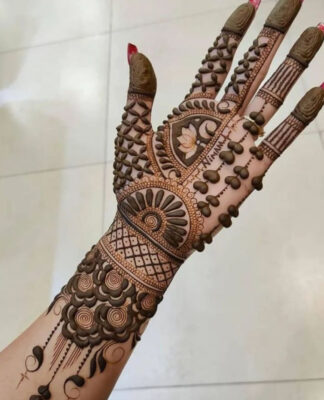 Children also enjoy wearing Simple Mehndi Design