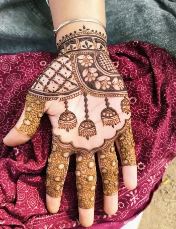 Easy Mehndi Design for beginners with simple floral patterns