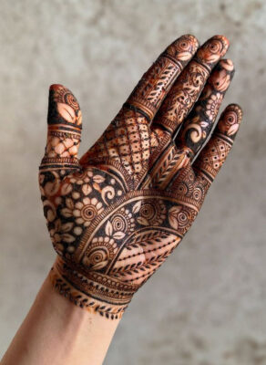 Easy Mehndi Design for front-hand decoration