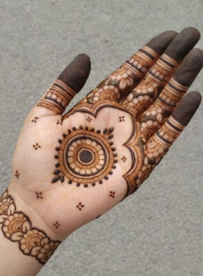 Easy Mehndi Design inspired by traditional Indian art