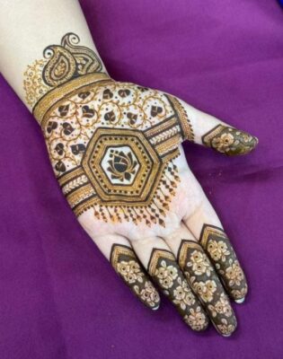 Easy Mehndi Design perfect for weddings and festivals