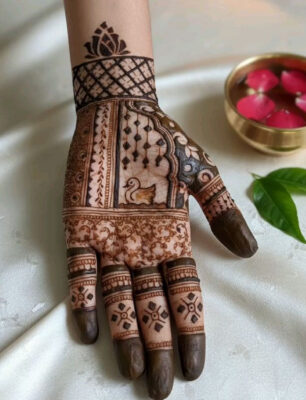 Easy Mehndi Design that adds elegance to every occasion