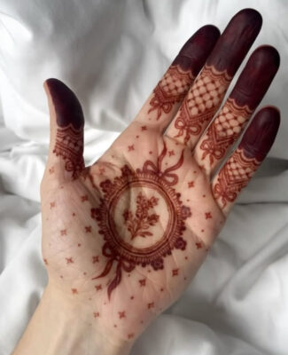 Easy Mehndi Design that creates a charming appearance