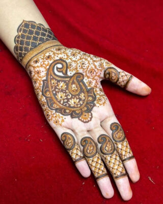 Easy Mehndi Design that looks attractive on every hand