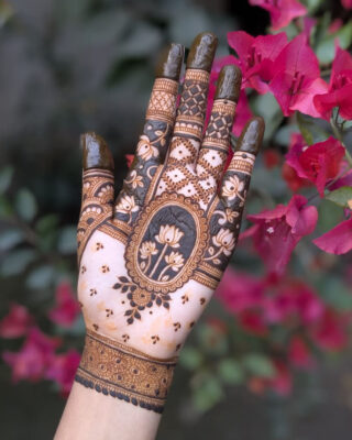 Easy Mehndi Design with beautiful leaf and vine artwork